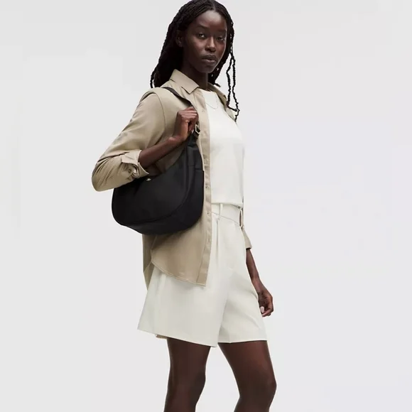 Lululemon City Essentials Shoulder Bag 4L Black NWT - Picture 11 of 15